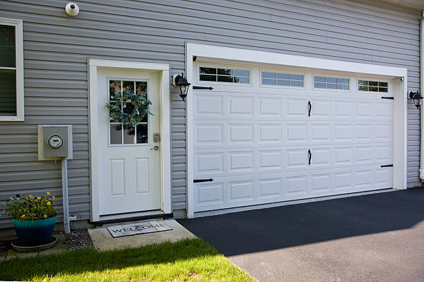 24/7 Emergency Garage Door Panel Replacement experts in Starbuck, MN